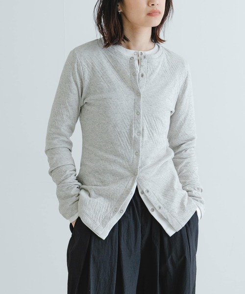 URBAN RESEARCH(アーバンリサーチ)の「『MADE IN JAPAN』セッケツクルーネックカーディガン(カーディガン/ボレロ・レディース・ネイビー/オフホワイト/グレー系その他・FREE)」の2枚目の写真