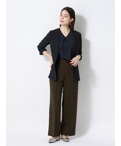 SUIT SQUARE(スーツスクエア)の「Vネックブラウス 5分袖 ウォッシャブル ダブルサテン フロントタック(シャツ/ブラウス・レディース・ベージュ系/ネイビー系/ホワイト系・38(9号))」の18枚目の写真