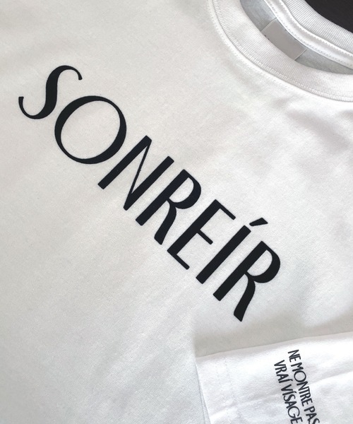 Candlestick(キャンドルスティック)の「ゆったりシルエット レトロ フロッキー 袖ロゴ 半袖 T(Tシャツ/カットソー・レディース・ホワイト/オフホワイト/ブラック系1/ブラック系2/ブラウン系・M/L)」の10枚目の写真
