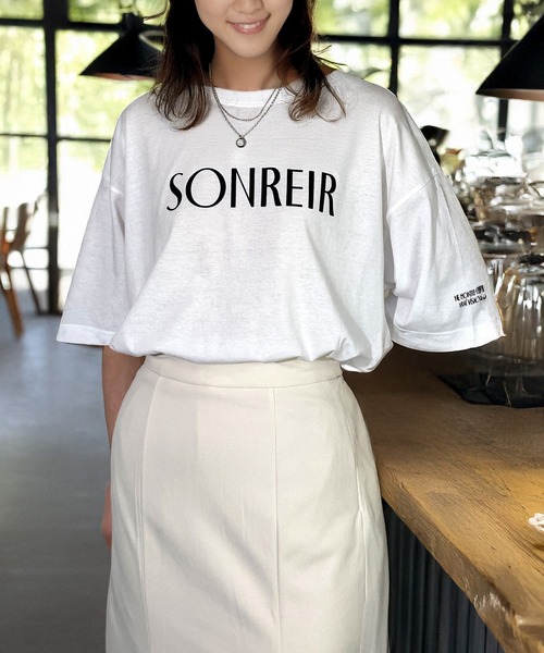 Candlestick(キャンドルスティック)の「ゆったりシルエット レトロ フロッキー 袖ロゴ 半袖 T(Tシャツ/カットソー・レディース・ホワイト/オフホワイト/ブラック系1/ブラック系2/ブラウン系・M/L)」の13枚目の写真