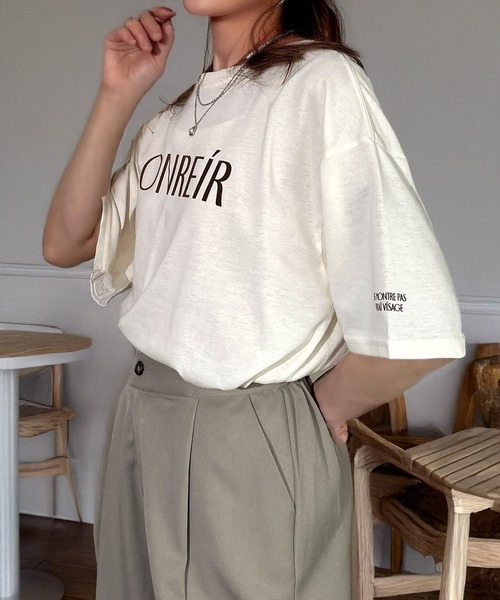 Candlestick(キャンドルスティック)の「ゆったりシルエット レトロ フロッキー 袖ロゴ 半袖 T(Tシャツ/カットソー・レディース・ホワイト/オフホワイト/ブラック系1/ブラック系2/ブラウン系・M/L)」の15枚目の写真