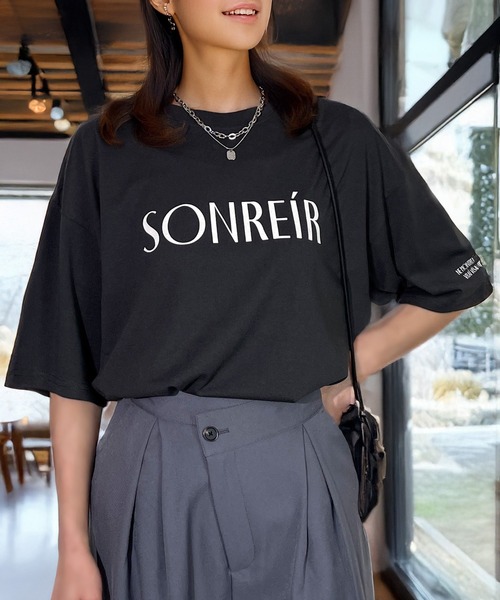 Candlestick(キャンドルスティック)の「ゆったりシルエット レトロ フロッキー 袖ロゴ 半袖 T(Tシャツ/カットソー・レディース・ホワイト/オフホワイト/ブラック系1/ブラック系2/ブラウン系・M/L)」の16枚目の写真