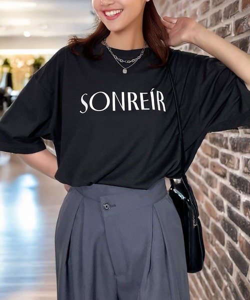 Candlestick(キャンドルスティック)の「ゆったりシルエット レトロ フロッキー 袖ロゴ 半袖 T(Tシャツ/カットソー・レディース・ホワイト/オフホワイト/ブラック系1/ブラック系2/ブラウン系・M/L)」の17枚目の写真