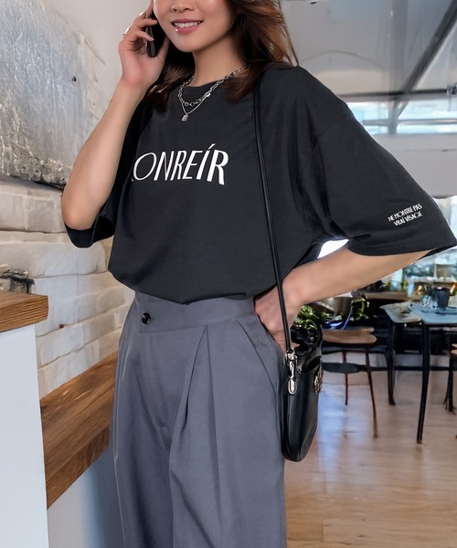 Candlestick(キャンドルスティック)の「ゆったりシルエット レトロ フロッキー 袖ロゴ 半袖 T(Tシャツ/カットソー・レディース・ホワイト/オフホワイト/ブラック系1/ブラック系2/ブラウン系・M/L)」の18枚目の写真