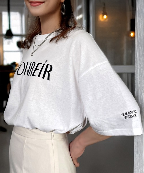 Candlestick(キャンドルスティック)の「ゆったりシルエット レトロ フロッキー 袖ロゴ 半袖 T(Tシャツ/カットソー・レディース・ホワイト/オフホワイト/ブラック系1/ブラック系2/ブラウン系・M/L)」の19枚目の写真