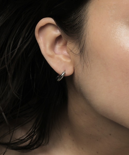 ORLEAN(オルレアン)の「【ORLEAN】シンプルフープピアス 太さ3.0mm(ピアス(両耳用)・レディース・シルバー系6/ゴールド系3/シルバー系2/シルバー系4/シルバー/ゴールド系2/シルバー系5/シルバー系3/ゴールド系5/ゴールド系6/ゴールド/シルバー系1/ゴールド系1/ゴールド系4・フリー)」の7枚目の写真