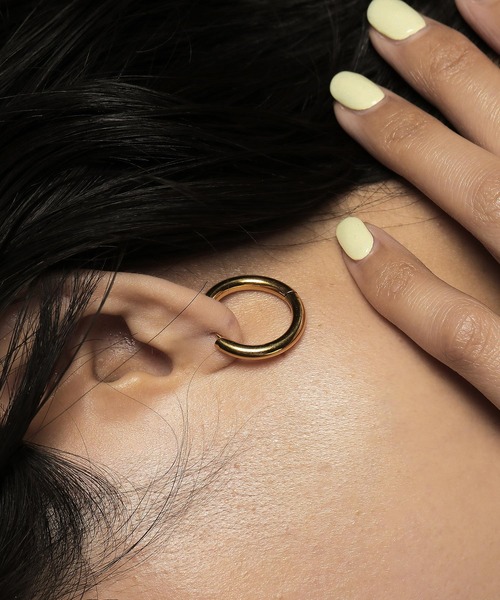 ORLEAN(オルレアン)の「【ORLEAN】シンプルフープピアス 太さ3.0mm(ピアス(両耳用)・レディース・シルバー系6/ゴールド系3/シルバー系2/シルバー系4/シルバー/ゴールド系2/シルバー系5/シルバー系3/ゴールド系5/ゴールド系6/ゴールド/シルバー系1/ゴールド系1/ゴールド系4・フリー)」の10枚目の写真