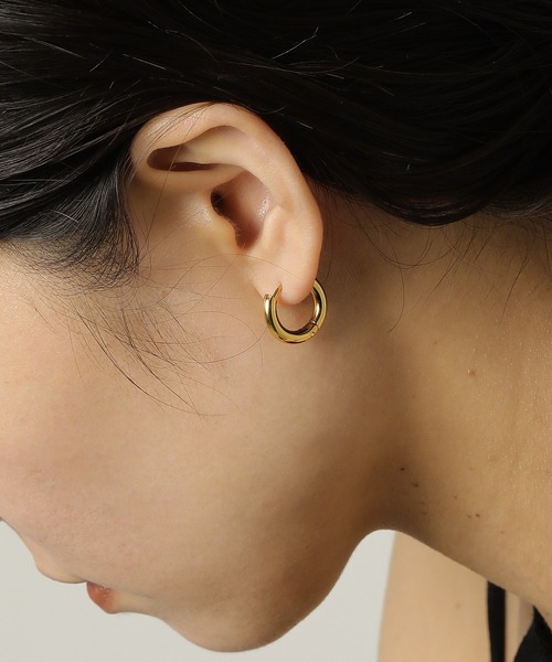 ORLEAN(オルレアン)の「【ORLEAN】シンプルフープピアス 太さ3.0mm(ピアス(両耳用)・レディース・シルバー系6/ゴールド系3/シルバー系2/シルバー系4/シルバー/ゴールド系2/シルバー系5/シルバー系3/ゴールド系5/ゴールド系6/ゴールド/シルバー系1/ゴールド系1/ゴールド系4・フリー)」の13枚目の写真