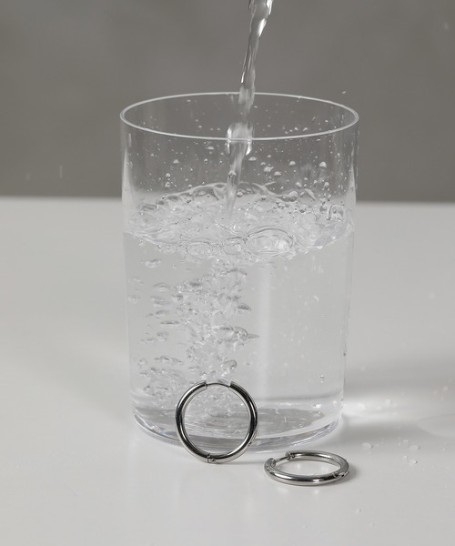 ORLEAN(オルレアン)の「【ORLEAN】シンプルフープピアス 太さ3.0mm(ピアス(両耳用)・レディース・シルバー系6/ゴールド系3/シルバー系2/シルバー系4/シルバー/ゴールド系2/シルバー系5/シルバー系3/ゴールド系5/ゴールド系6/ゴールド/シルバー系1/ゴールド系1/ゴールド系4・フリー)」の2枚目の写真