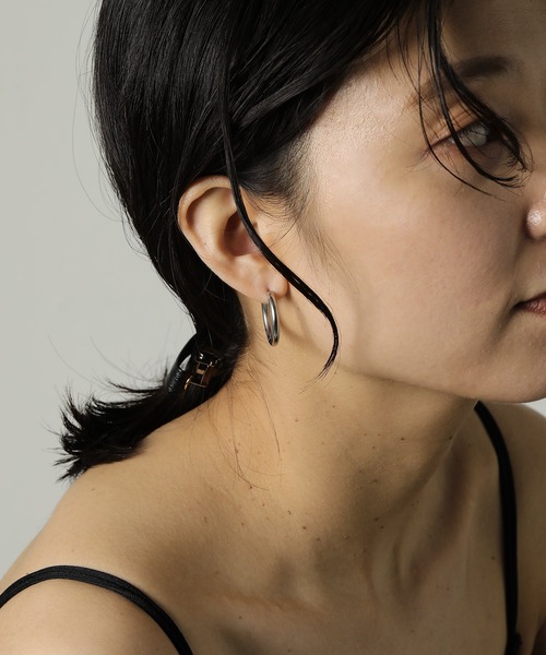 ORLEAN(オルレアン)の「【ORLEAN】シンプルフープピアス 太さ3.0mm(ピアス(両耳用)・レディース・シルバー系6/ゴールド系3/シルバー系2/シルバー系4/シルバー/ゴールド系2/シルバー系5/シルバー系3/ゴールド系5/ゴールド系6/ゴールド/シルバー系1/ゴールド系1/ゴールド系4・フリー)」の15枚目の写真