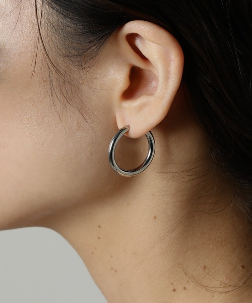 ORLEAN(オルレアン)の「【ORLEAN】シンプルフープピアス 太さ3.0mm(ピアス(両耳用)・レディース・シルバー系6/ゴールド系3/シルバー系2/シルバー系4/シルバー/ゴールド系2/シルバー系5/シルバー系3/ゴールド系5/ゴールド系6/ゴールド/シルバー系1/ゴールド系1/ゴールド系4・フリー)」の19枚目の写真