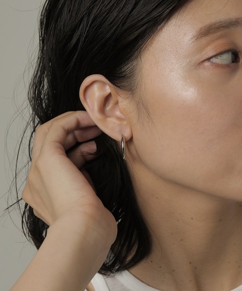 ORLEAN(オルレアン)の「【ORLEAN】シンプルフープピアス 太さ3.0mm(ピアス(両耳用)・レディース・シルバー系6/ゴールド系3/シルバー系2/シルバー系4/シルバー/ゴールド系2/シルバー系5/シルバー系3/ゴールド系5/ゴールド系6/ゴールド/シルバー系1/ゴールド系1/ゴールド系4・フリー)」の17枚目の写真