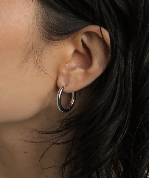 ORLEAN(オルレアン)の「【ORLEAN】シンプルフープピアス 太さ3.0mm(ピアス(両耳用)・レディース・シルバー系6/ゴールド系3/シルバー系2/シルバー系4/シルバー/ゴールド系2/シルバー系5/シルバー系3/ゴールド系5/ゴールド系6/ゴールド/シルバー系1/ゴールド系1/ゴールド系4・フリー)」の16枚目の写真