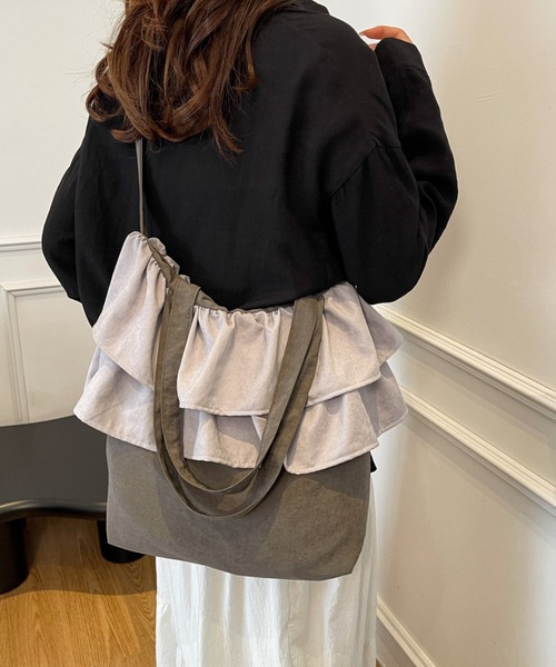 Mejoul(メジュール)の「【大容量】バイカラーフリルトートバッグ(トートバッグ・レディース・ピンク/ブラック・F)」の1枚目の写真