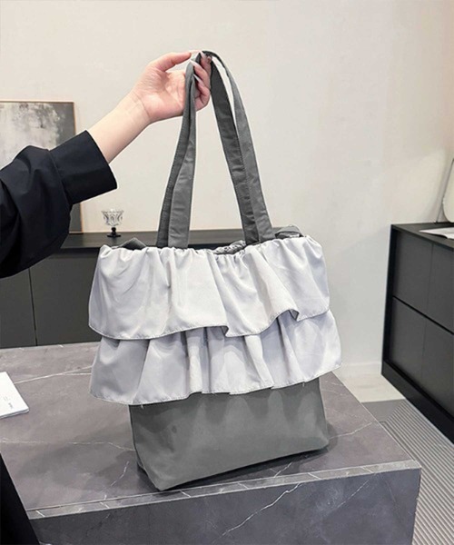 Mejoul(メジュール)の「【大容量】バイカラーフリルトートバッグ(トートバッグ・レディース・ピンク/ブラック・F)」の4枚目の写真