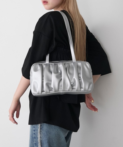 forksy.(フォルクシー)の「【forksy.】2ハンドル ギャザーデザインショルダーバッグ(ショルダーバッグ・レディース・シルバー/ホワイト/ブラック・FREE)」の3枚目の写真