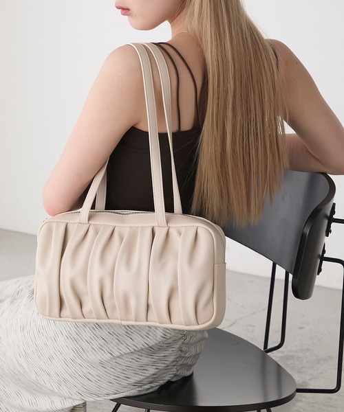 forksy.(フォルクシー)の「【forksy.】2ハンドル ギャザーデザインショルダーバッグ(ショルダーバッグ・レディース・シルバー/ホワイト/ブラック・FREE)」の5枚目の写真