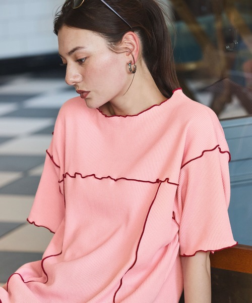 THE CRAFT CREW PRODUCTS(ザクラフトクループロダクツ)の「2WAYアシンメトリーメローワッフル半袖Tシャツ【THE CRAFT CREW PRODUCTS】(Tシャツ/カットソー・レディース・ピンク/オートミール/スミクロ/ブラック/オフホワイト/ブルー・FREE)」の6枚目の写真