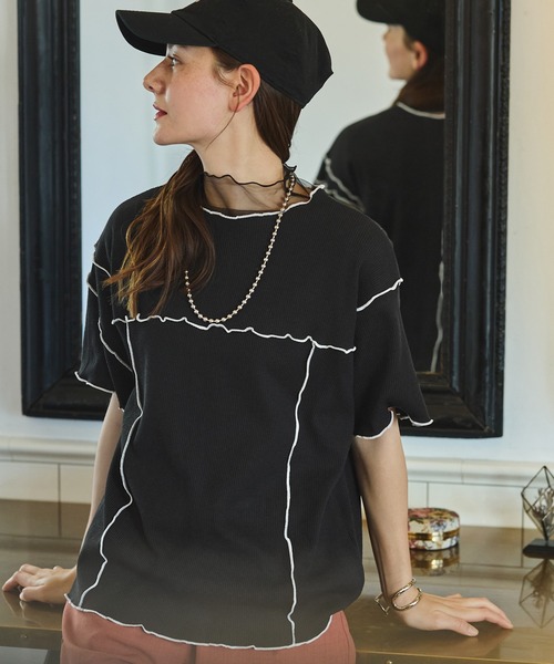 THE CRAFT CREW PRODUCTS(ザクラフトクループロダクツ)の「2WAYアシンメトリーメローワッフル半袖Tシャツ【THE CRAFT CREW PRODUCTS】(Tシャツ/カットソー・レディース・ピンク/オートミール/スミクロ/ブラック/オフホワイト/ブルー・FREE)」の2枚目の写真