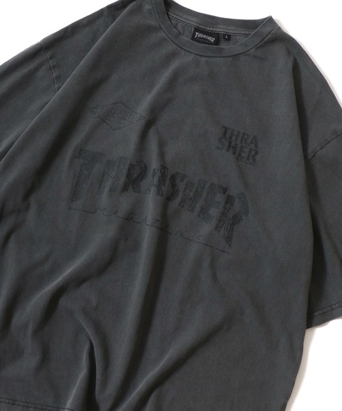 THRASHER(スラッシャー)の「THRASHER(スラッシャー)ピグメント染め ゲームシャツ風ブランドロゴプリントTシャツ メンズ レディース ユニセックス(Tシャツ/カットソー・メンズ・ブラウン/ピンク/ブラック×ホワイト/ブラック×ブラック・M/L)」の1枚目の写真