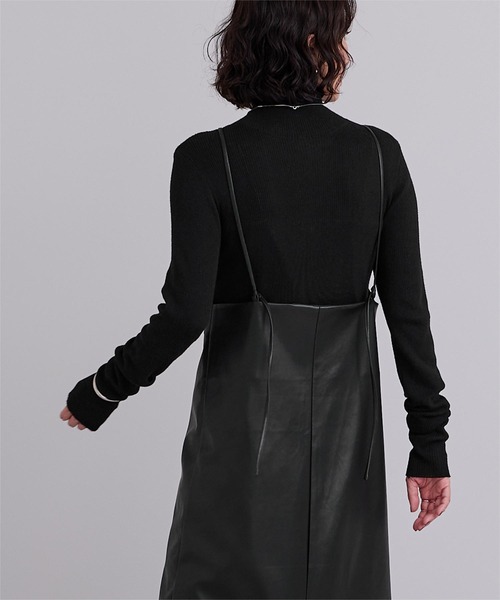 UR'S(ユアーズ)の「フェイクレザーサロペットワンピース(ワンピース・レディース・ライトベージュ/ブラック・L/M/S)」の7枚目の写真