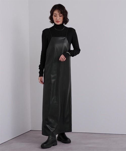 UR'S(ユアーズ)の「フェイクレザーサロペットワンピース(ワンピース・レディース・ライトベージュ/ブラック・L/M/S)」の9枚目の写真