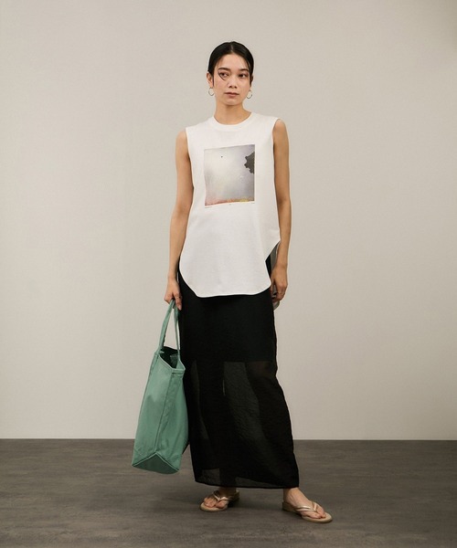 SALON adam et rope'(サロン アダム エ ロペ)の「Yasuko Hirano / 平野泰子 ARTプリントノースリーブT(タンクトップ・レディース・ホワイト系その他2/ホワイト系その他4/ホワイト・FREE)」の6枚目の写真
