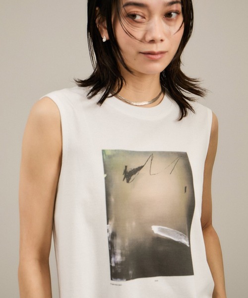 SALON adam et rope'(サロン アダム エ ロペ)の「Yasuko Hirano / 平野泰子 ARTプリントノースリーブT(タンクトップ・レディース・ホワイト系その他2/ホワイト系その他4/ホワイト・FREE)」の12枚目の写真