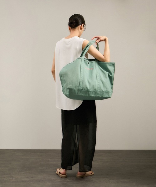 SALON adam et rope'(サロン アダム エ ロペ)の「Yasuko Hirano / 平野泰子 ARTプリントノースリーブT(タンクトップ・レディース・ホワイト系その他2/ホワイト系その他4/ホワイト・FREE)」の13枚目の写真