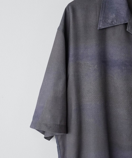 WYM LIDNM（ウィム バイ リドム）の「ABSTRACT ART GRAPHIC H/S SHIRT（シャツ/ブラウス・メンズ・グレー系/ブルー/ブラウン系/ライム・S/M/L）」の9枚目の写真