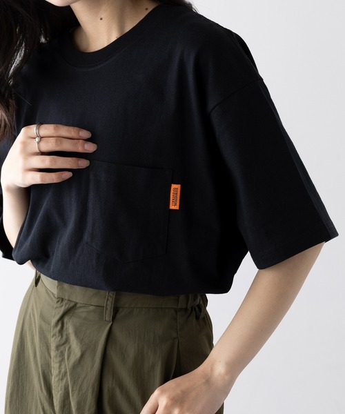 UNIVERSAL OVERALL(ユニバーサルオーバーオール)の「【UNIVERSAL OVERALL】UO LOGO BACK PT TEE U2523209-B(Tシャツ/カットソー・レディース・ホワイト/オートミール/ブラック・S/M/L/XL)」の11枚目の写真