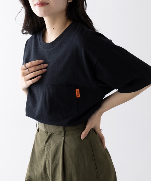 UNIVERSAL OVERALL(ユニバーサルオーバーオール)の「【UNIVERSAL OVERALL】UO LOGO BACK PT TEE U2523209-B(Tシャツ/カットソー・レディース・ホワイト/オートミール/ブラック・S/M/L/XL)」の13枚目の写真