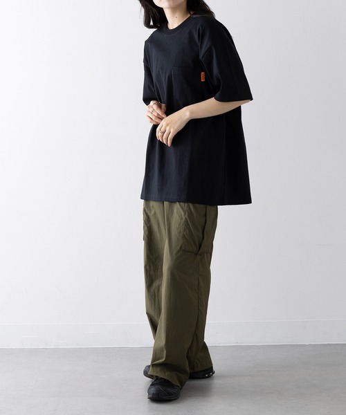 UNIVERSAL OVERALL(ユニバーサルオーバーオール)の「【UNIVERSAL OVERALL】UO LOGO BACK PT TEE U2523209-B(Tシャツ/カットソー・レディース・ホワイト/オートミール/ブラック・S/M/L/XL)」の17枚目の写真