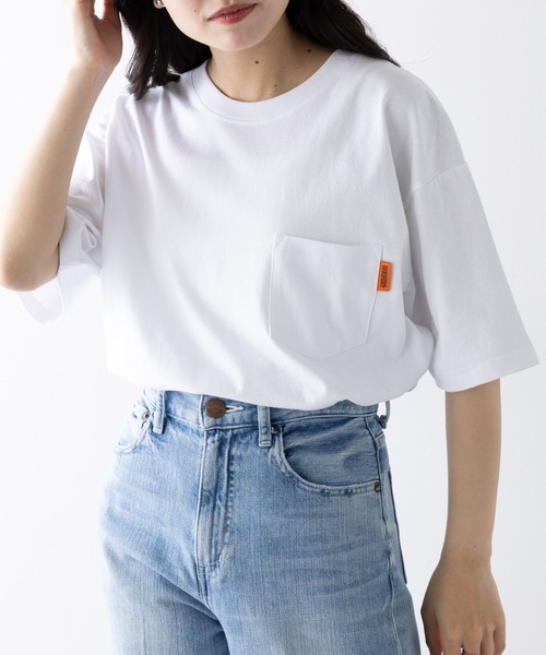 UNIVERSAL OVERALL(ユニバーサルオーバーオール)の「【UNIVERSAL OVERALL】UO LOGO BACK PT TEE U2523209-B(Tシャツ/カットソー・レディース・ホワイト/オートミール/ブラック・S/M/L/XL)」の6枚目の写真