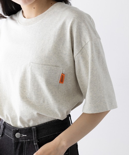 UNIVERSAL OVERALL(ユニバーサルオーバーオール)の「【UNIVERSAL OVERALL】UO LOGO BACK PT TEE U2523209-B(Tシャツ/カットソー・レディース・ホワイト/オートミール/ブラック・S/M/L/XL)」の19枚目の写真