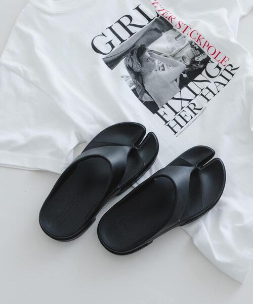 PAES(ペイズ)の「Paes Flip Flop(サンダル・レディース・ベージュ/ブラック・25/24/23)」の2枚目の写真