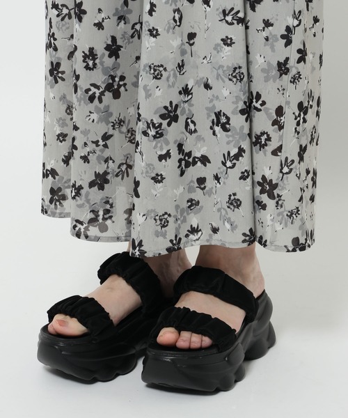 mysty woman(ミスティウーマン)の「フラワープリントサロペット 575283(サロペット/オーバーオール・レディース・ブラウン/グレー・FREE)」の6枚目の写真