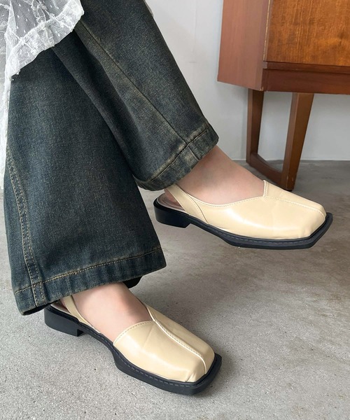Jewelobe(ジュエローブ)の「カシュクールスクエアトゥバックストラップシューズ(パンプス・レディース・ブラック/アイボリー・XL/L/M/S)」の4枚目の写真