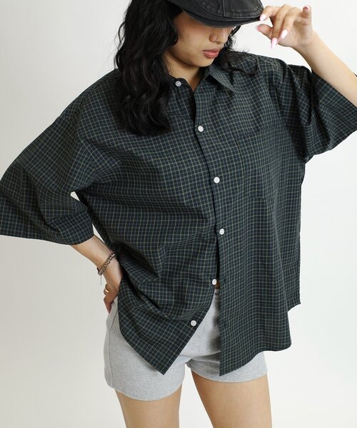 WHO'S WHO gallery（フーズフーギャラリー）の「【KOOKY'N/クーキー】チェック半袖シャツ（シャツ/ブラウス・レディース・ブラック/グリーン・FREE）」の2枚目の写真