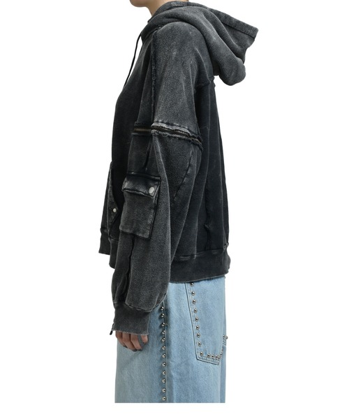 VIVAMUS(ヴィヴァムス)の「SPLIT SWEAT HOODIE(パーカー・レディース・ブラック・OS)」の3枚目の写真