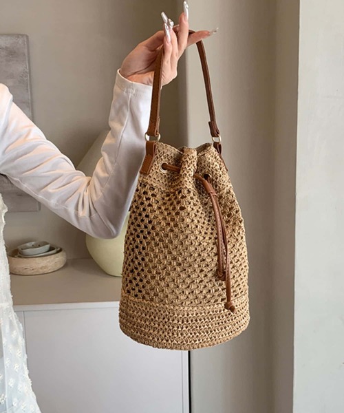 LA VORAGINE(ラ ヴォラジネ)の「2way編み柄巾着ショルダーバッグ バケットバッグ かごバッグ(かごバッグ・レディース・ブラウン/ホワイト系1/アイボリー/ブラウン系1/ブラック・FREE)」の20枚目の写真
