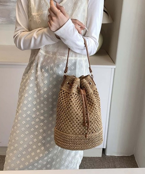 LA VORAGINE(ラ ヴォラジネ)の「2way編み柄巾着ショルダーバッグ バケットバッグ かごバッグ(かごバッグ・レディース・ブラウン/ホワイト系1/アイボリー/ブラウン系1/ブラック・FREE)」の21枚目の写真