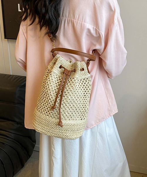 LA VORAGINE(ラ ヴォラジネ)の「2way編み柄巾着ショルダーバッグ バケットバッグ かごバッグ(かごバッグ・レディース・ブラウン/ホワイト系1/アイボリー/ブラウン系1/ブラック・FREE)」の8枚目の写真