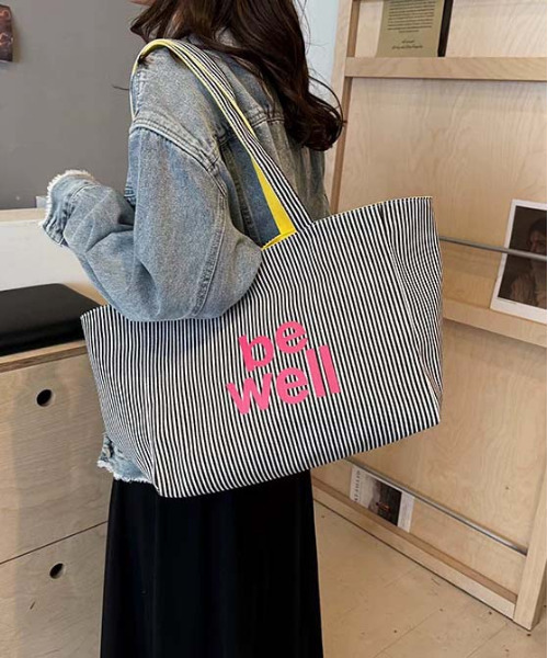 FINEnough(ファインナフ)の「リバーシブルロゴ入りトートバッグ(ショルダーバッグ・レディース・イエロー/ピンク/レッド/ネイビー/ホワイト・FREE)」の11枚目の写真