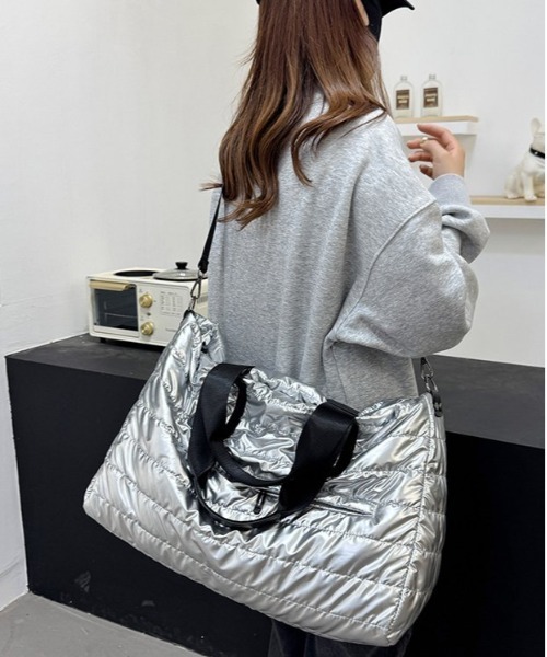 COMON+(コモンプラス)の「撥水加工で大容量35L 機内持ち込み可能 ボストンバッグ(ボストンバッグ・レディース・シルバー/ブラック/アイボリー・FREE)」の3枚目の写真