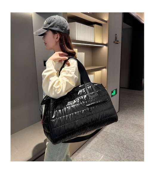 COMON+(コモンプラス)の「撥水加工で大容量35L 機内持ち込み可能 ボストンバッグ(ボストンバッグ・レディース・シルバー/ブラック/アイボリー・FREE)」の14枚目の写真