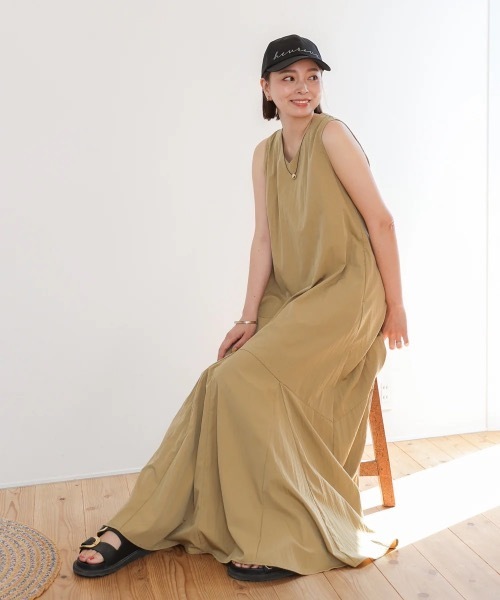 Bou Jeloud(ブージュルード)の「裾フレア切替ノースリーブワンピース(ワンピース・レディース・ブラック/ベージュ/ピンク・38)」の9枚目の写真