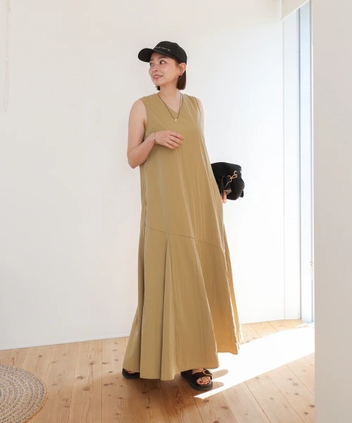 Bou Jeloud(ブージュルード)の「裾フレア切替ノースリーブワンピース(ワンピース・レディース・ブラック/ベージュ/ピンク・38)」の12枚目の写真