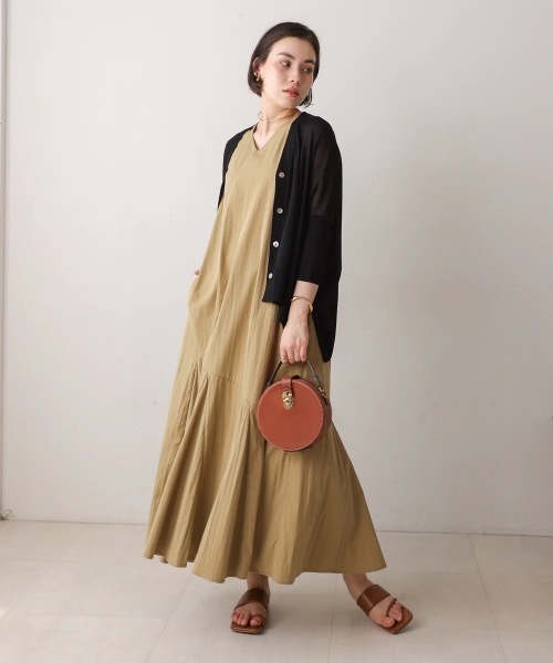 PLEATSPLEASE　ノースリーブワンピース　裾切り込みデザイン PLEATSPLEASE ノースリーブワンピース 裾切り込みデザイン