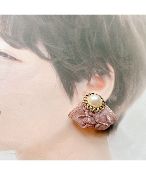 tone（トーン）の「【Lily accessory】インド刺繡ピアス(MA)（ピアス（両耳用）・レディース・ピンク・FREE）」の4枚目の写真